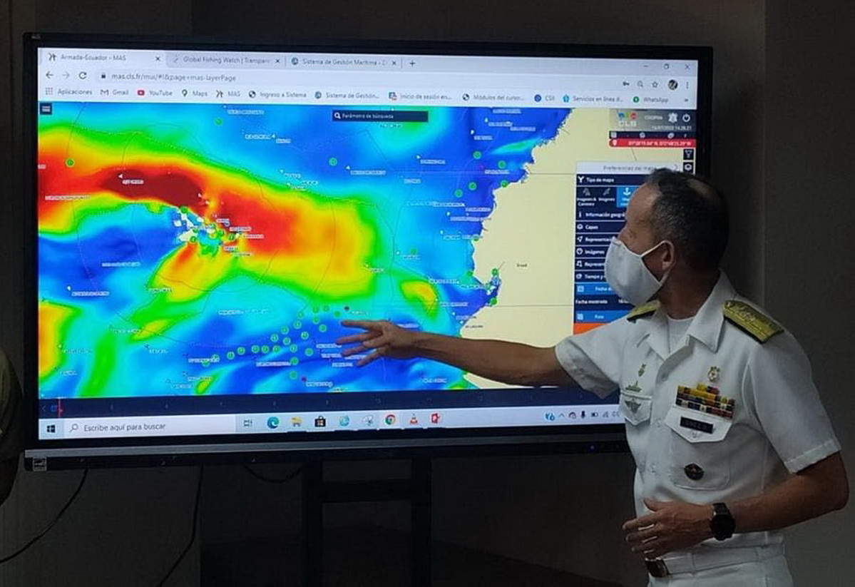 Ecuador vigila actividad de flota pesquera extranjera cerca a las Islas Galápagos